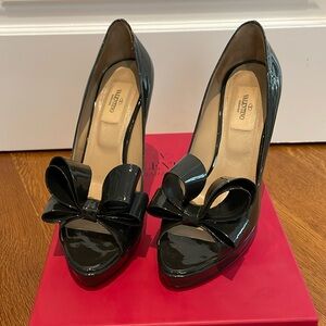 Valentino Bow Patent Heel, charcoal grey 38.5